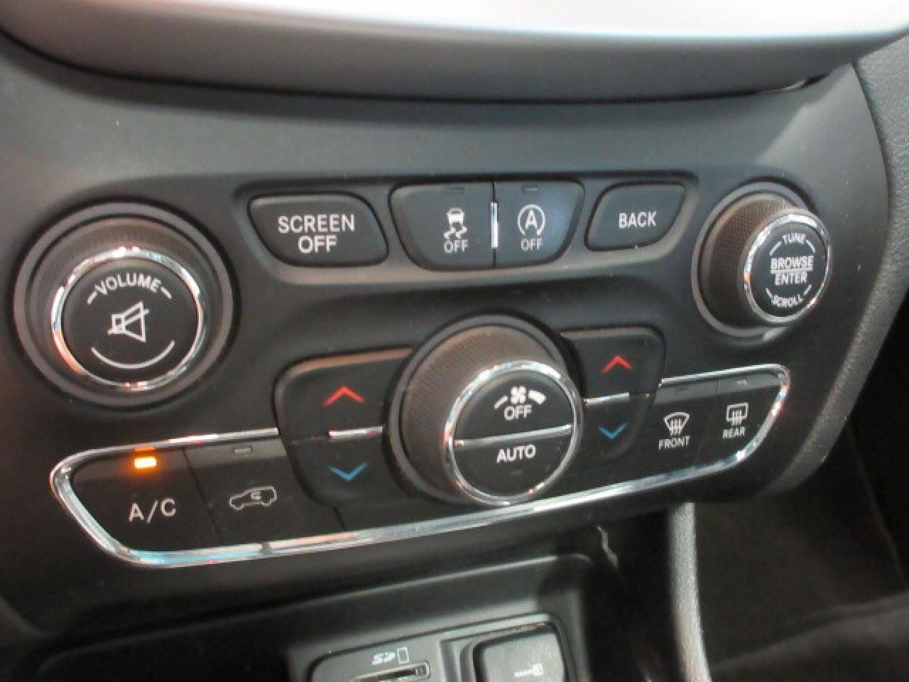 2018 Jeep Cherokee TRAILHAWK LEATHER PLUS 4X4 3.2L V6, ROOF, 80K! Photo