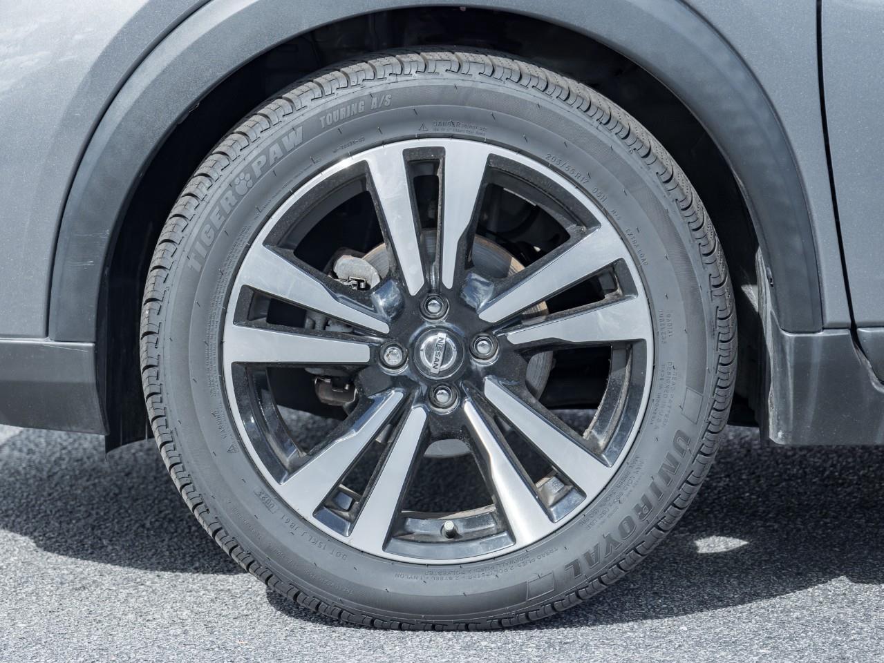 2019 Nissan Kicks SR Photo