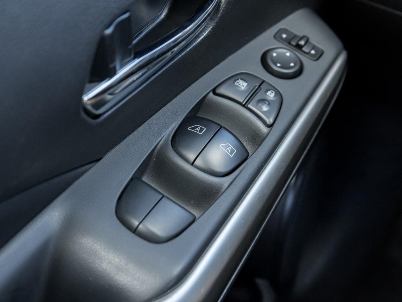 2019 Nissan Kicks SR Photo