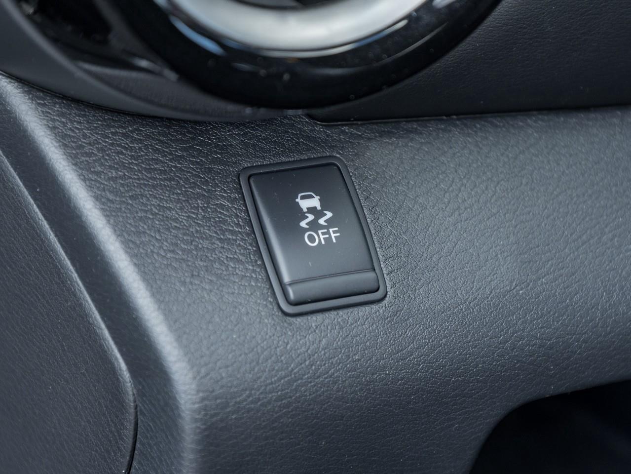 2019 Nissan Kicks SR Photo