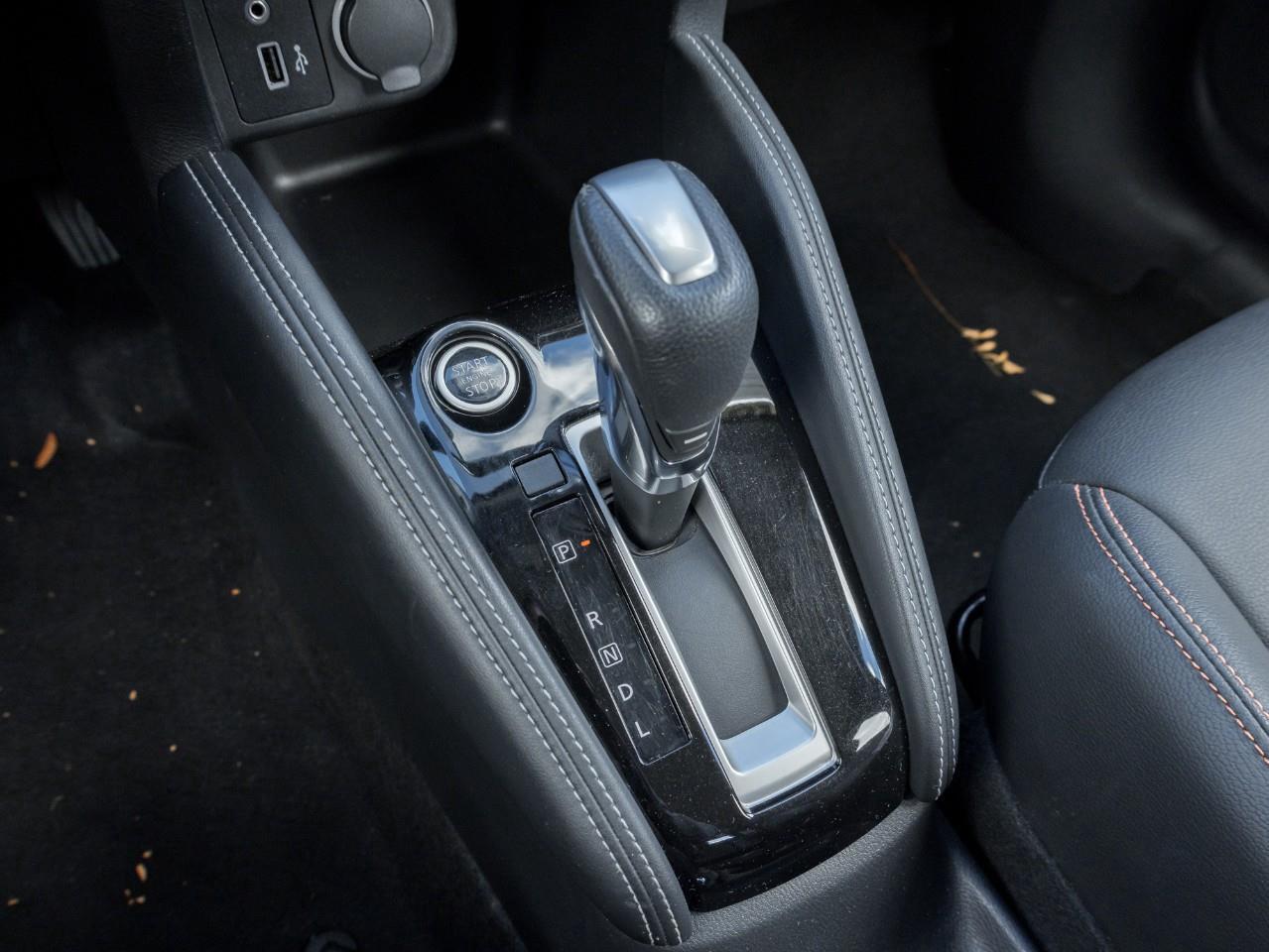 2019 Nissan Kicks SR Photo