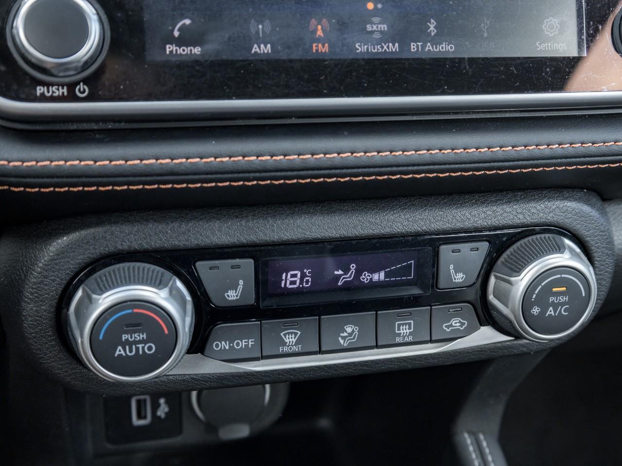 2019 Nissan Kicks SR Photo