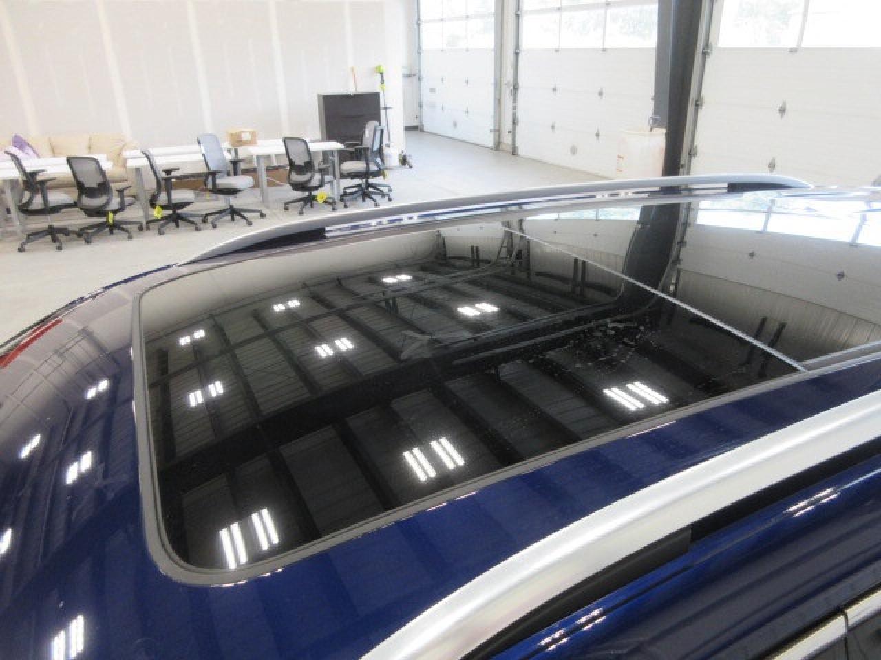 2021 Volkswagen Tiguan UNITED 4MOTION, NAV, ROOF, APPLE/ANDROID, 33K! Photo