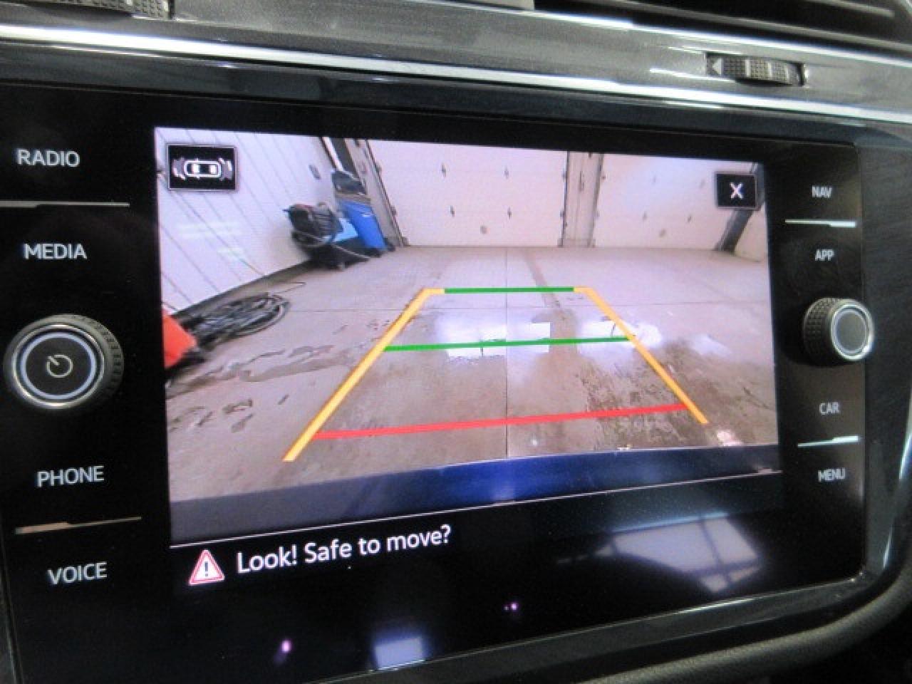 2021 Volkswagen Tiguan UNITED 4MOTION, NAV, ROOF, APPLE/ANDROID, 33K! Photo