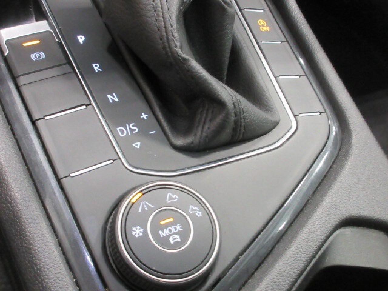 2021 Volkswagen Tiguan UNITED 4MOTION, NAV, ROOF, APPLE/ANDROID, 33K! Photo