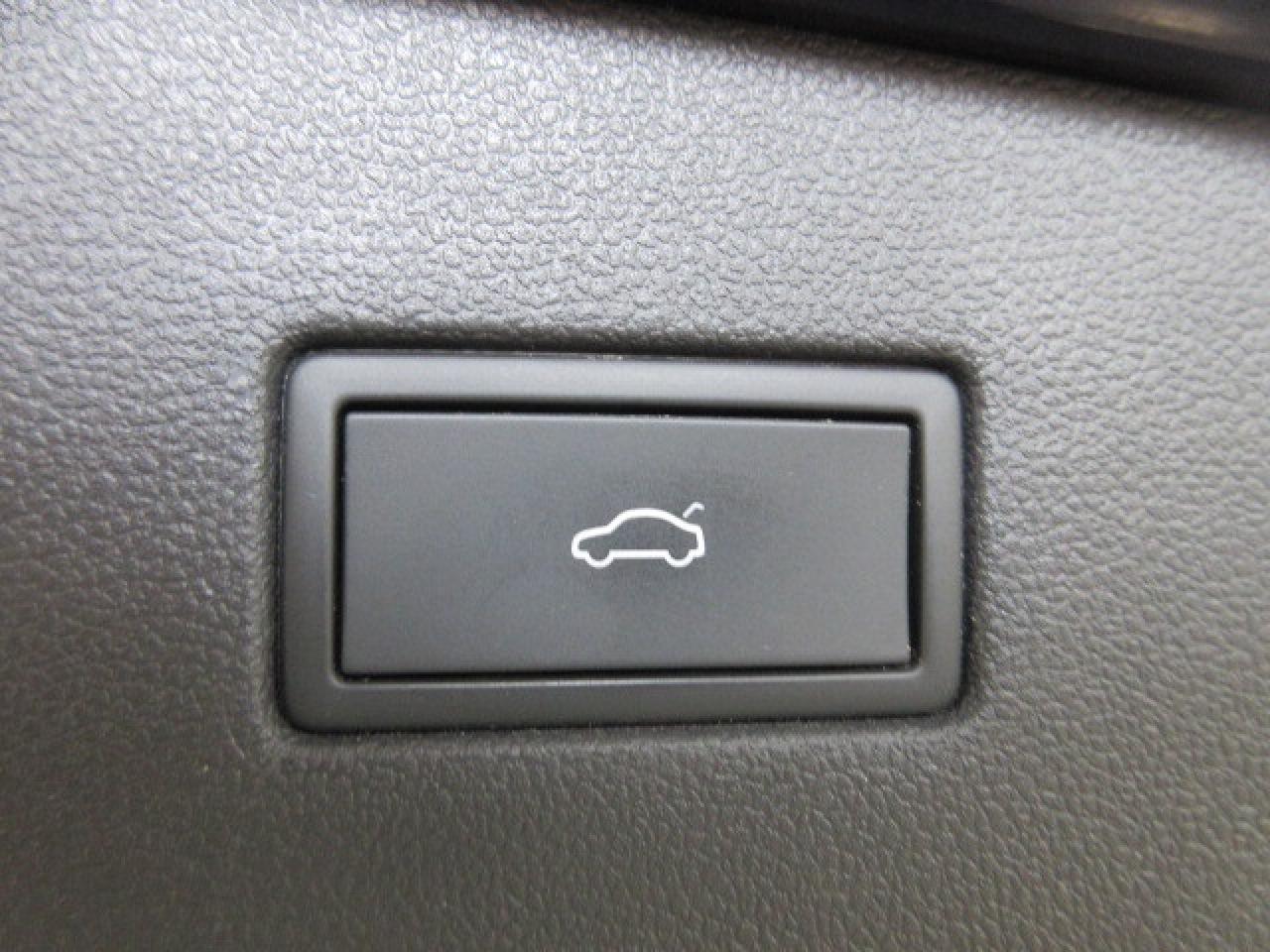 2021 Volkswagen Tiguan UNITED 4MOTION, NAV, ROOF, APPLE/ANDROID, 33K! Photo