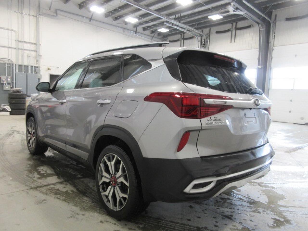 2021 Kia Seltos SX TURBO AWD, NAV, ROOF, LEATHER, 59K! Photo4