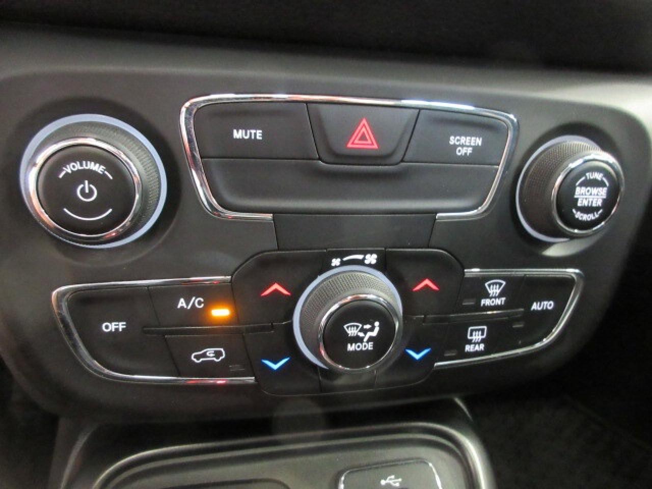 2018 Jeep Compass TRAILHAWK 4X4, HTD. SEATS, PANA ROOF, 52K! Photo