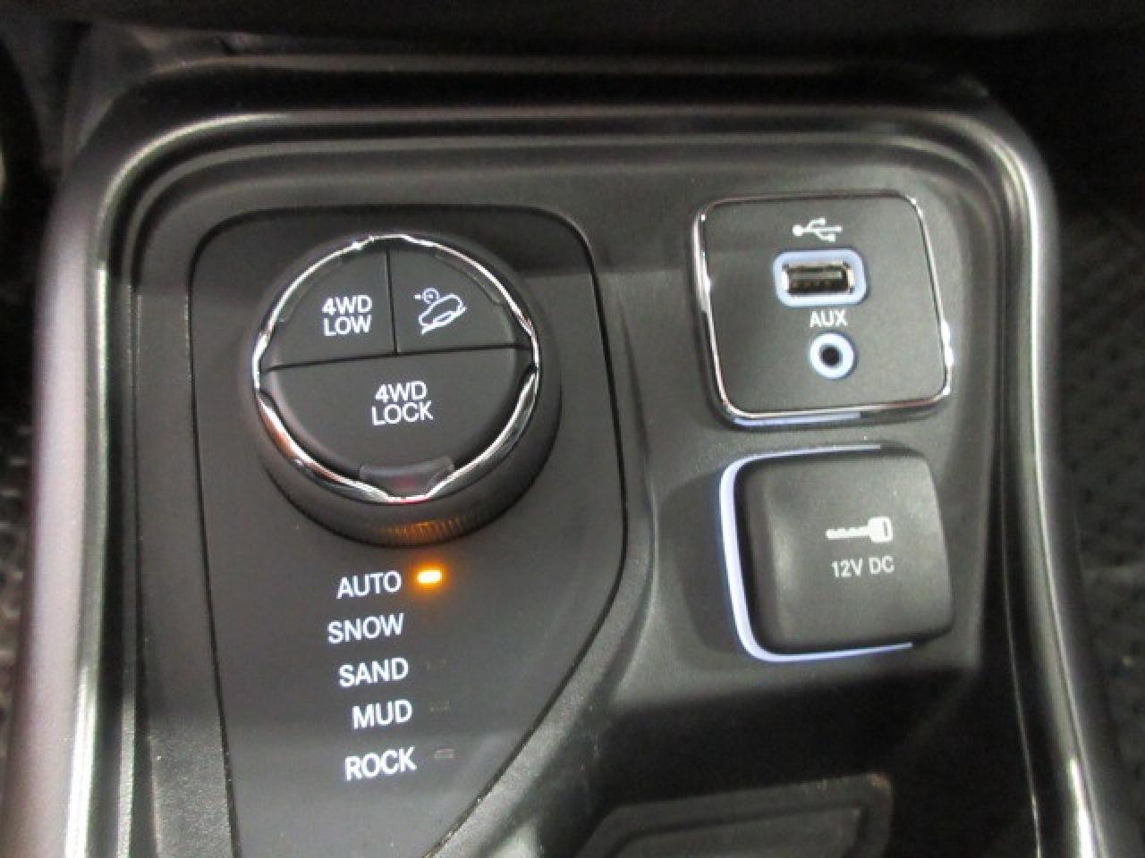 2018 Jeep Compass TRAILHAWK 4X4, HTD. SEATS, PANA ROOF, 52K! Photo