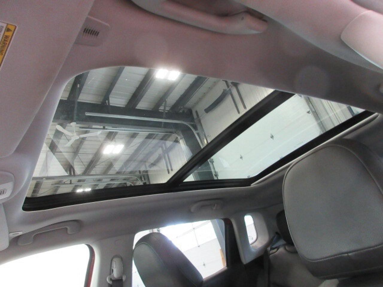 2018 Jeep Compass TRAILHAWK 4X4, HTD. SEATS, PANA ROOF, 52K! Photo