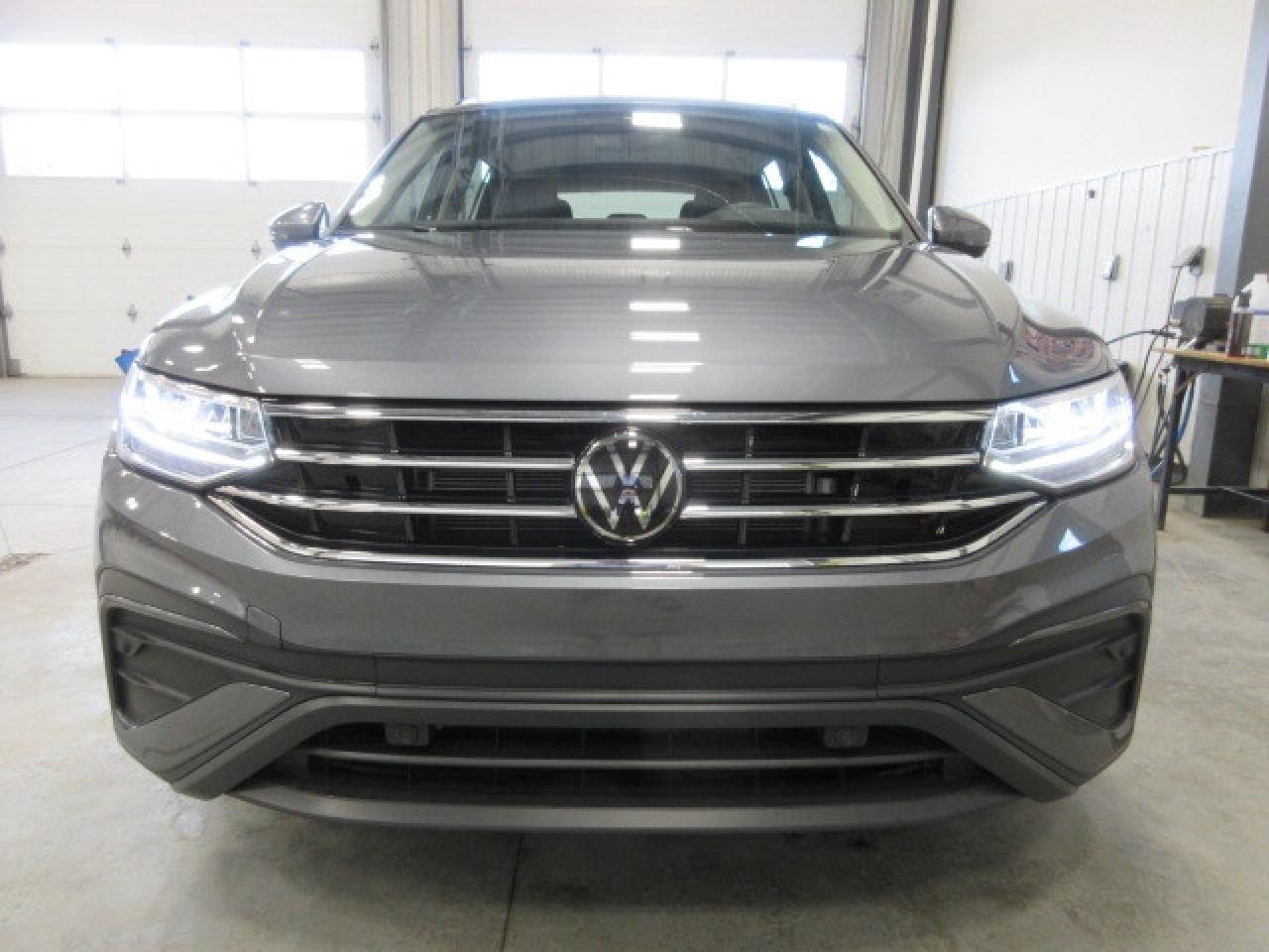2024 Volkswagen Tiguan 4MOTION, HTD. SEATS, APPLE/ANDROID, JUST 7K! Photo