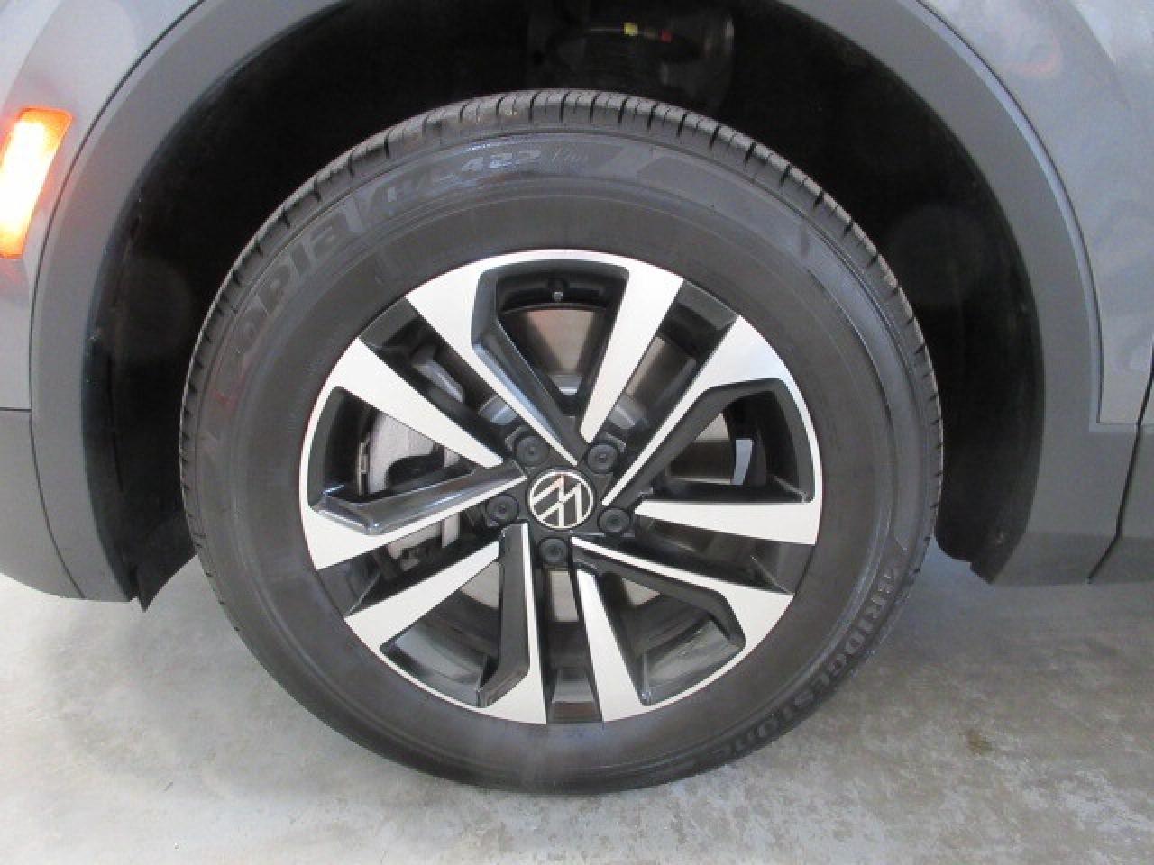 2024 Volkswagen Tiguan 4MOTION, HTD. SEATS, APPLE/ANDROID, JUST 7K! Photo