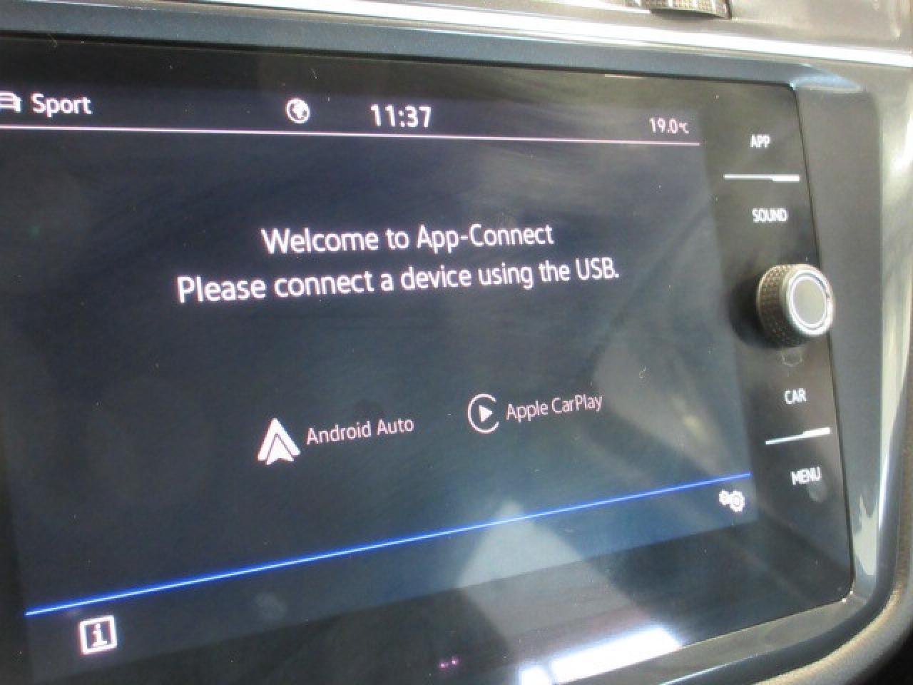 2024 Volkswagen Tiguan 4MOTION, HTD. SEATS, APPLE/ANDROID, JUST 7K! Photo