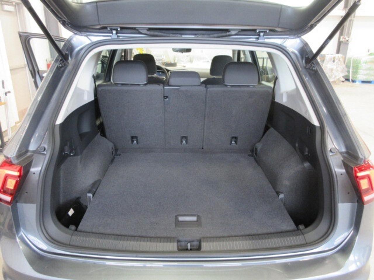 2024 Volkswagen Tiguan 4MOTION, HTD. SEATS, APPLE/ANDROID, JUST 7K! Photo