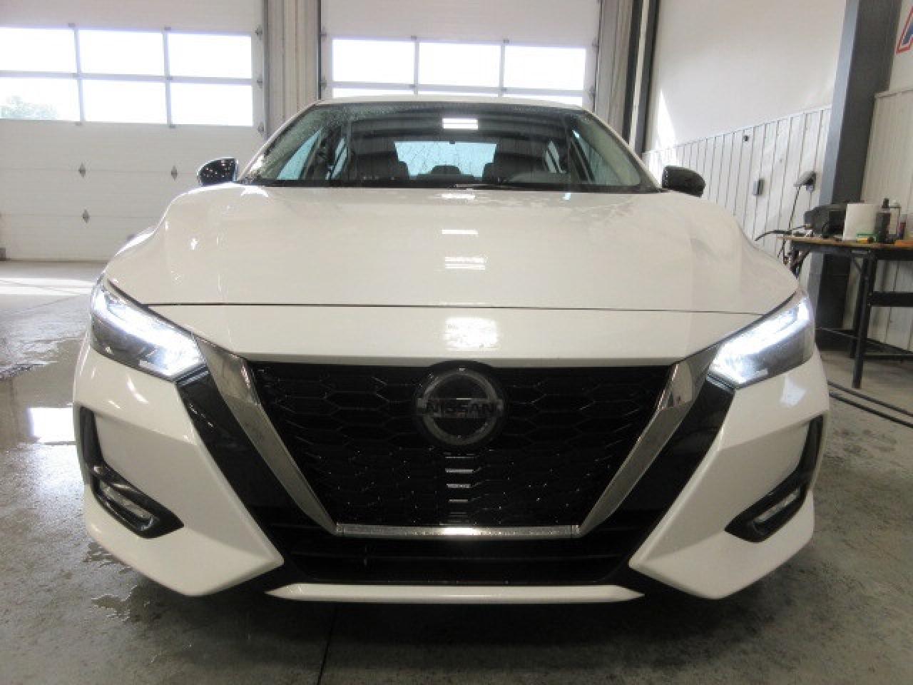 2021 Nissan Sentra SR MANUAL, ROOF, HTD. SEATS, APPLE/ANDROID, 96K! Photo2