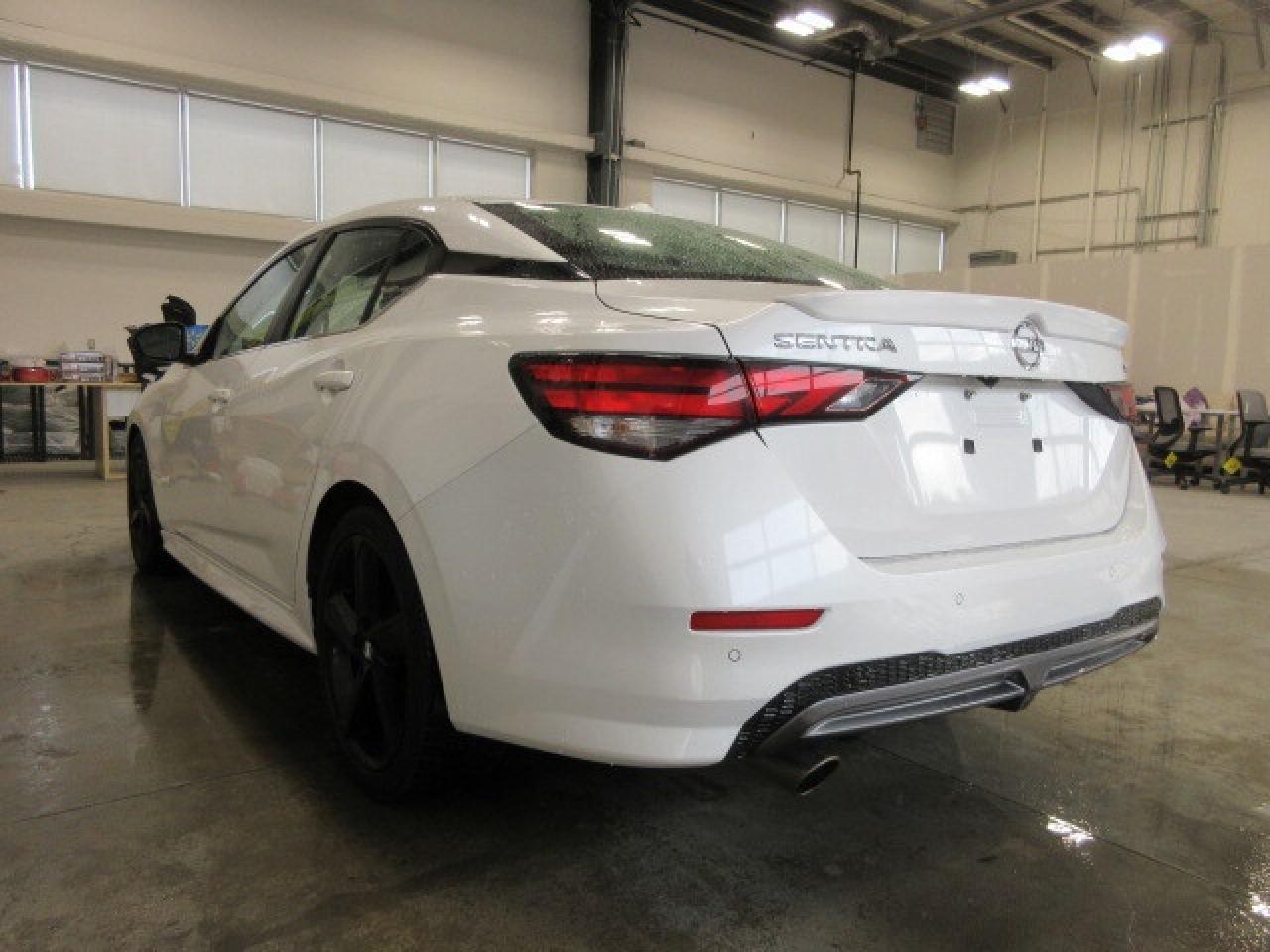 2021 Nissan Sentra SR MANUAL, ROOF, HTD. SEATS, APPLE/ANDROID, 96K! Photo