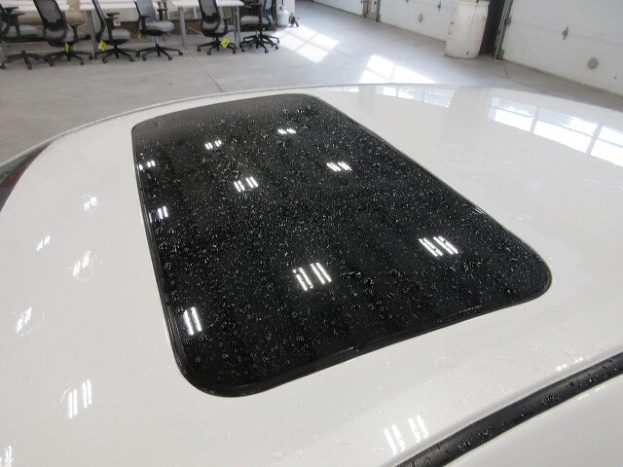 2021 Nissan Sentra SR MANUAL, ROOF, HTD. SEATS, APPLE/ANDROID, 96K! Photo