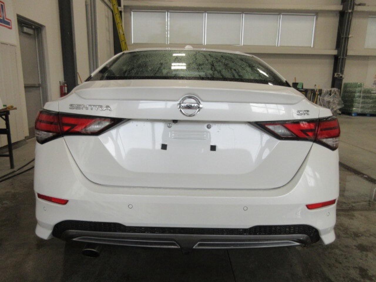 2021 Nissan Sentra SR MANUAL, ROOF, HTD. SEATS, APPLE/ANDROID, 96K! Photo