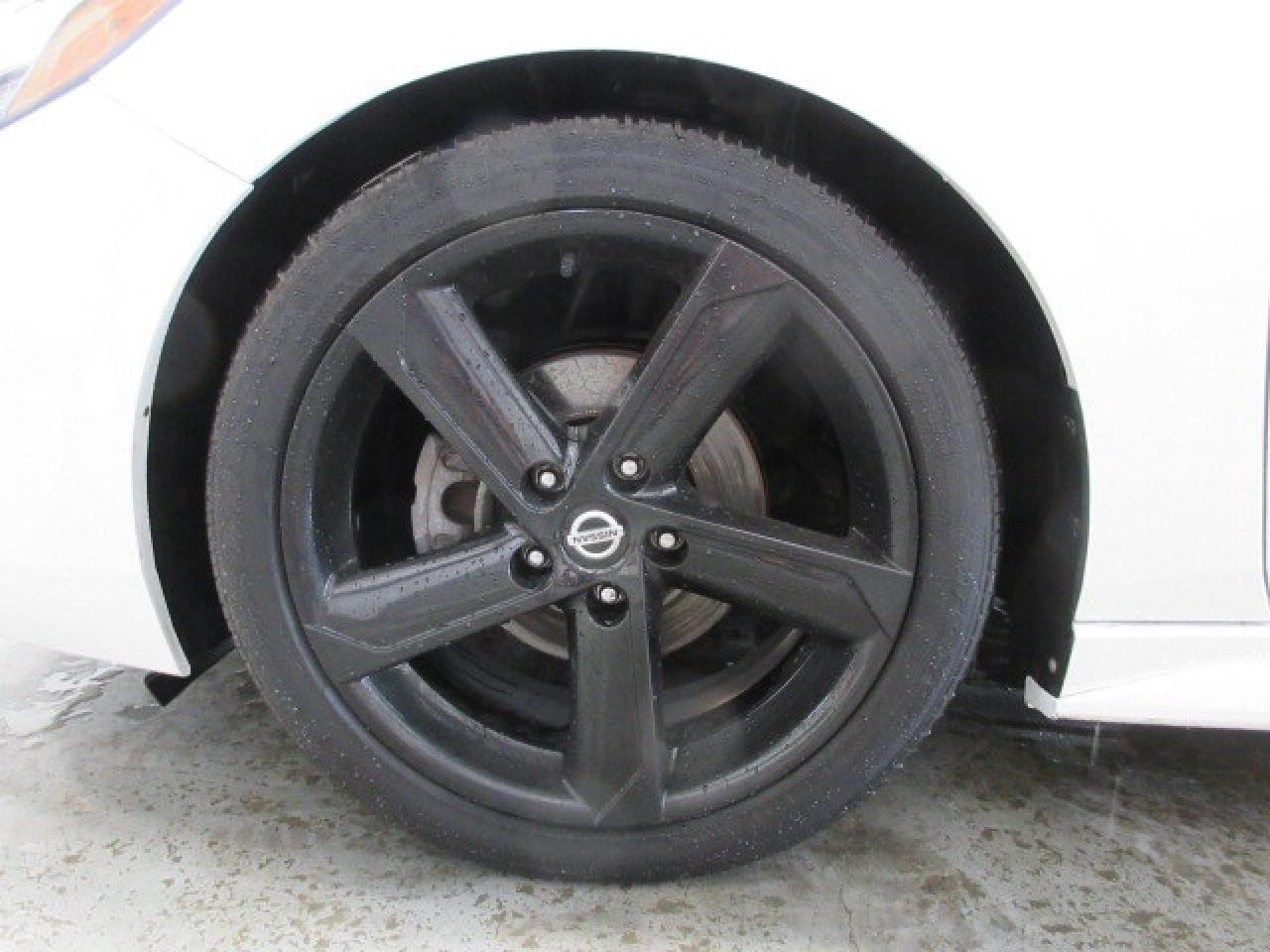 2021 Nissan Sentra SR MANUAL, ROOF, HTD. SEATS, APPLE/ANDROID, 96K! Photo