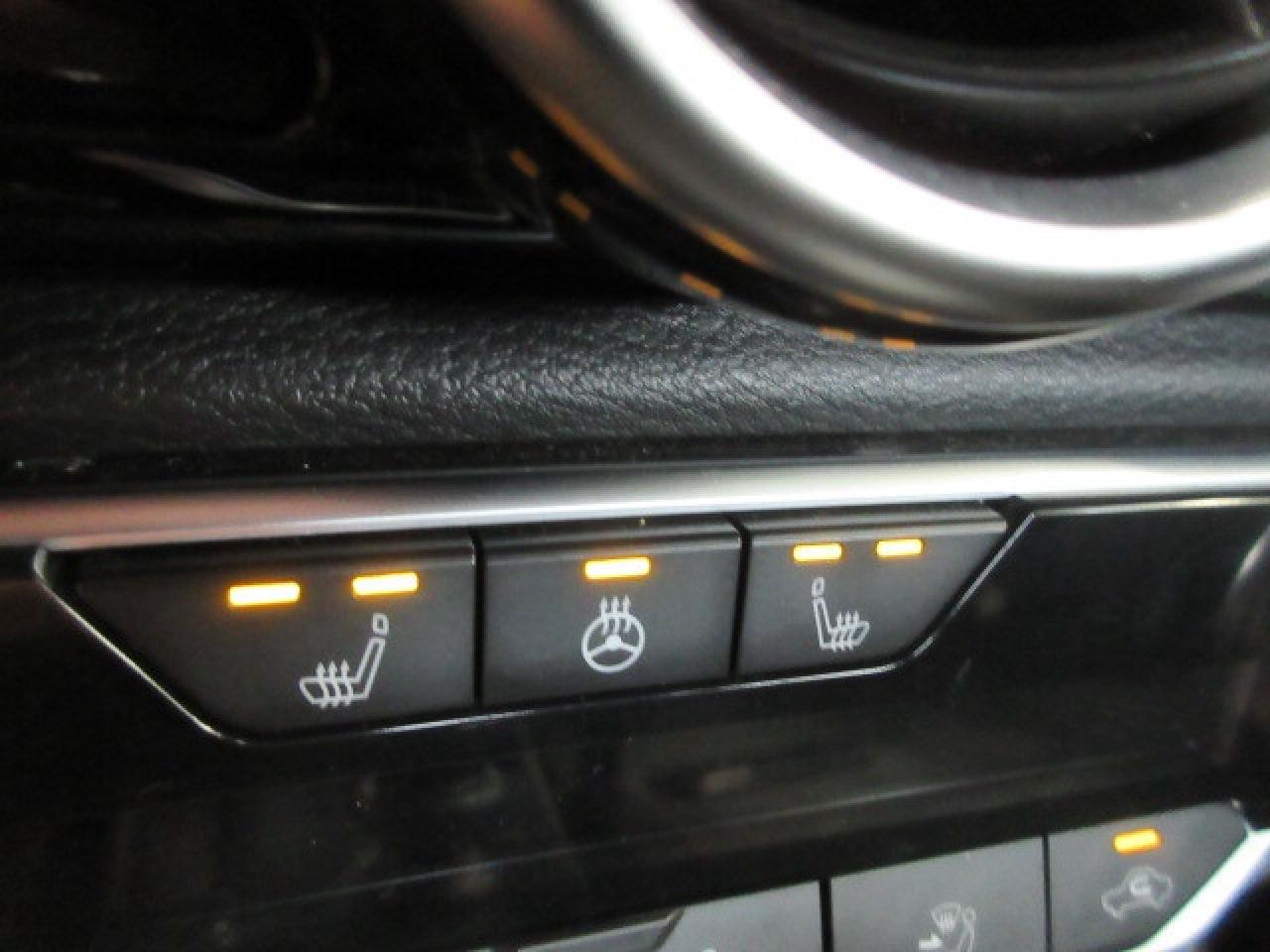 2021 Nissan Sentra SR MANUAL, ROOF, HTD. SEATS, APPLE/ANDROID, 96K! Photo