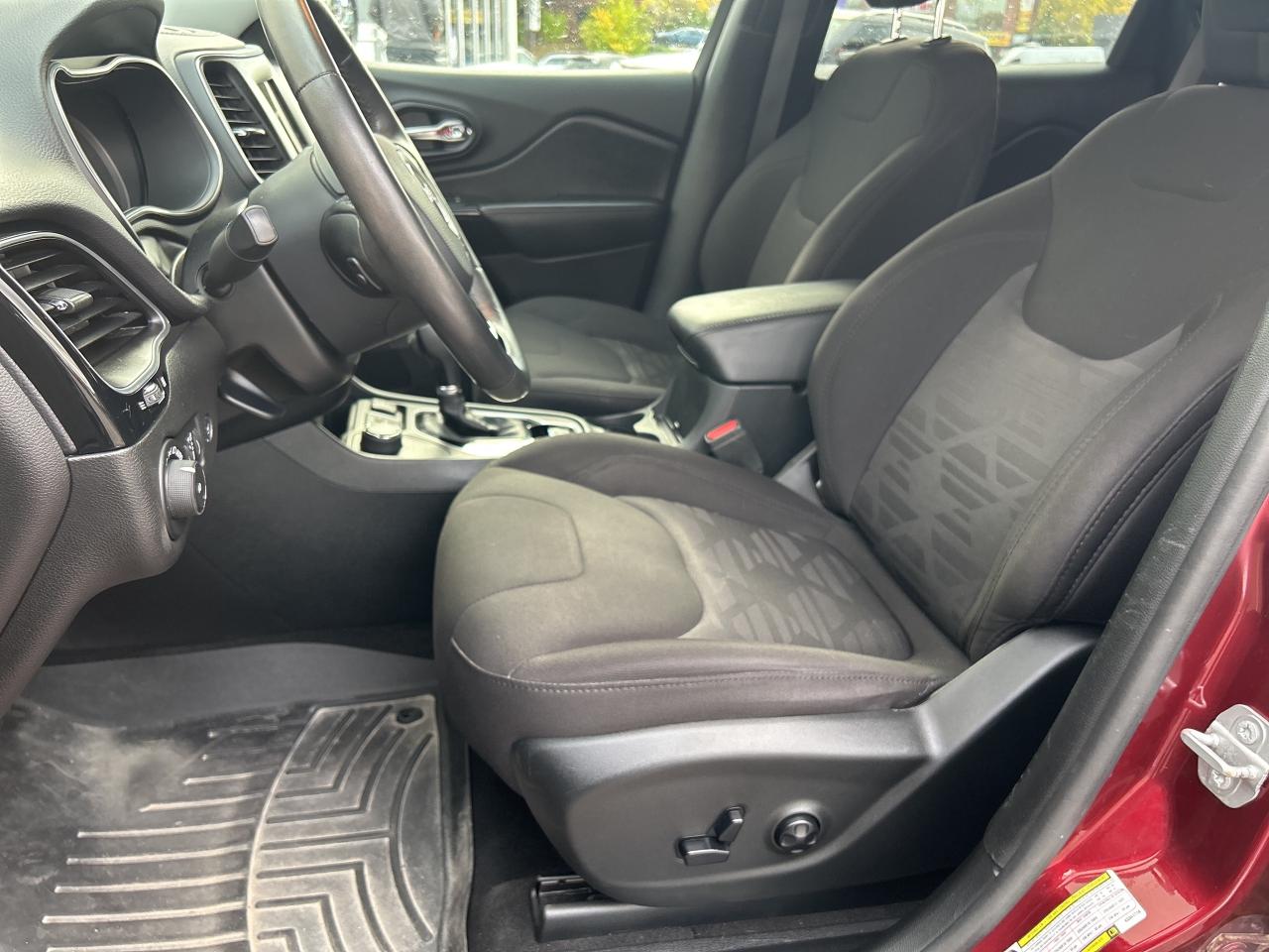 2019 Jeep Cherokee 3.2L V6 HEATED SEATS ONE OWNER Photo