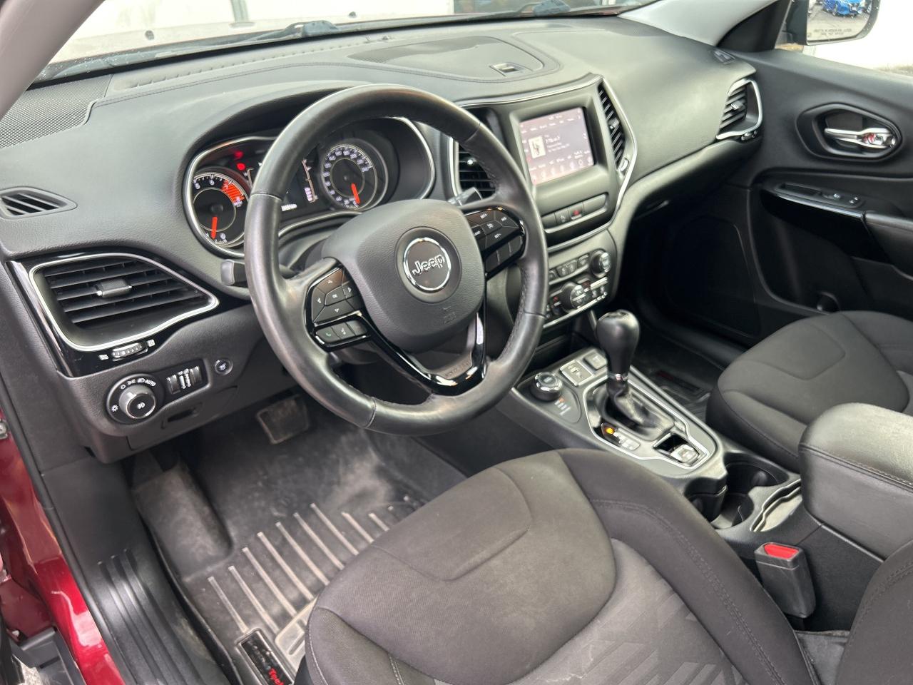 2019 Jeep Cherokee 3.2L V6 HEATED SEATS ONE OWNER Photo