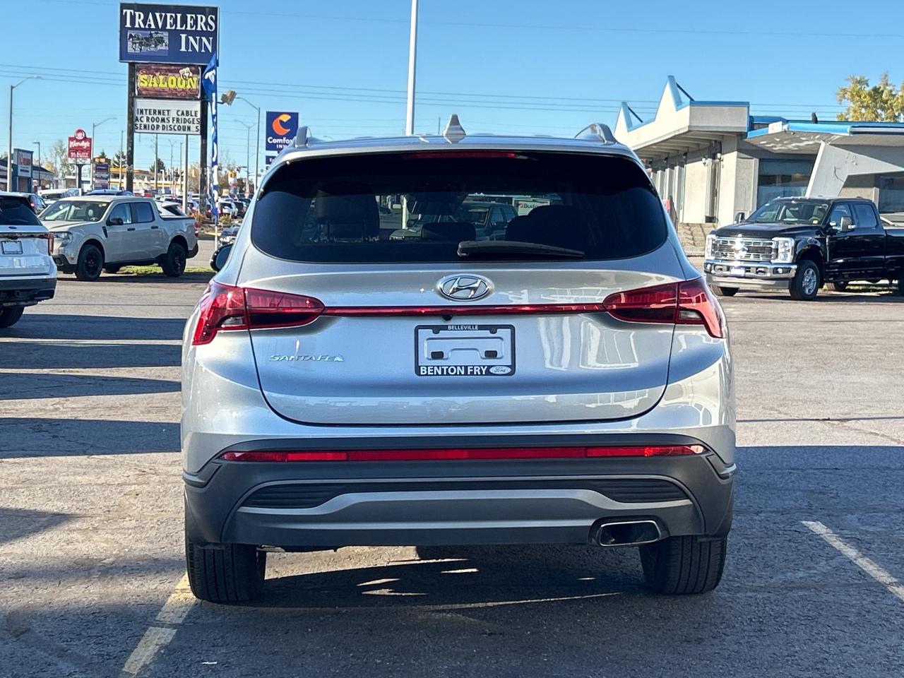 2021 Hyundai Santa Fe ESSENTIAL 2.5L FWD HTD SEATS AND WHEEL LOW KMS Photo3