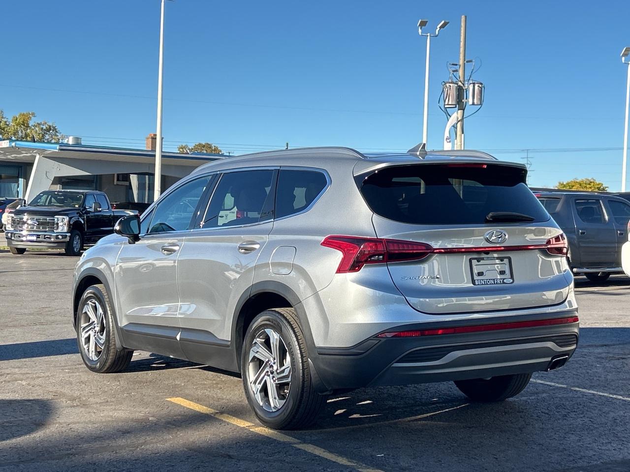 2021 Hyundai Santa Fe ESSENTIAL 2.5L FWD HTD SEATS AND WHEEL LOW KMS Photo2