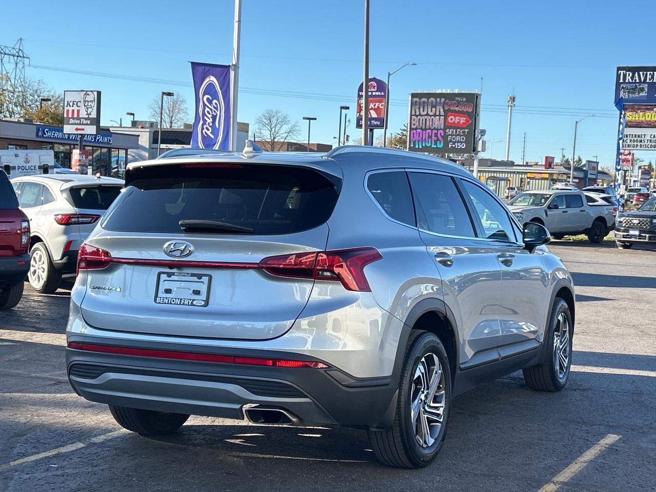 2021 Hyundai Santa Fe ESSENTIAL 2.5L FWD HTD SEATS AND WHEEL LOW KMS Photo