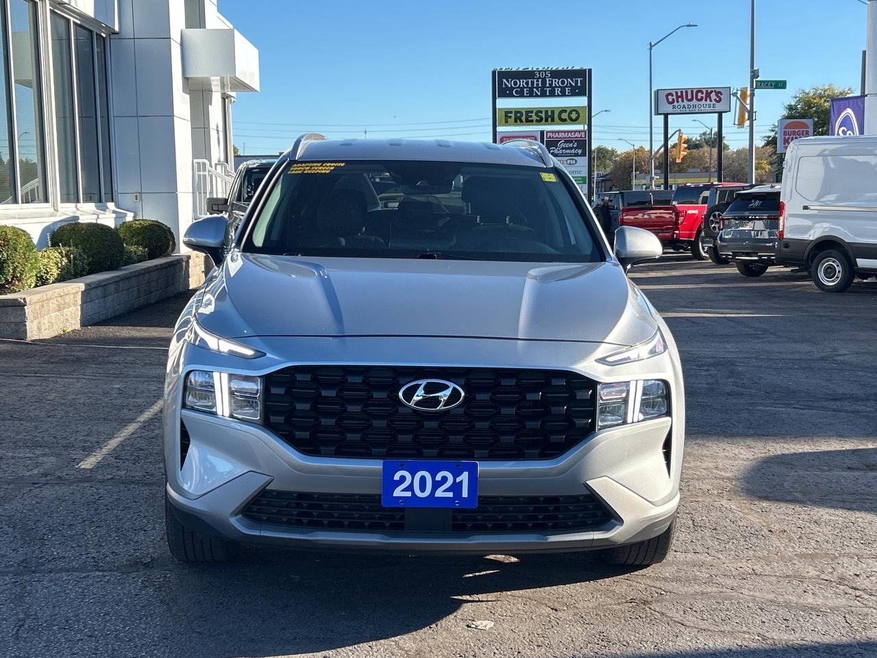 2021 Hyundai Santa Fe ESSENTIAL 2.5L FWD HTD SEATS AND WHEEL LOW KMS Photo