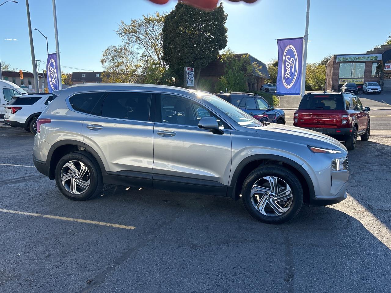 2021 Hyundai Santa Fe ESSENTIAL 2.5L FWD HTD SEATS AND WHEEL LOW KMS Photo