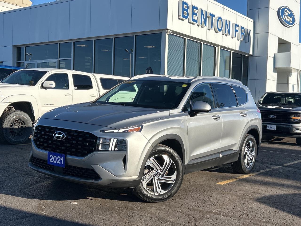 2021 Hyundai Santa Fe ESSENTIAL 2.5L FWD HTD SEATS AND WHEEL LOW KMS Photo