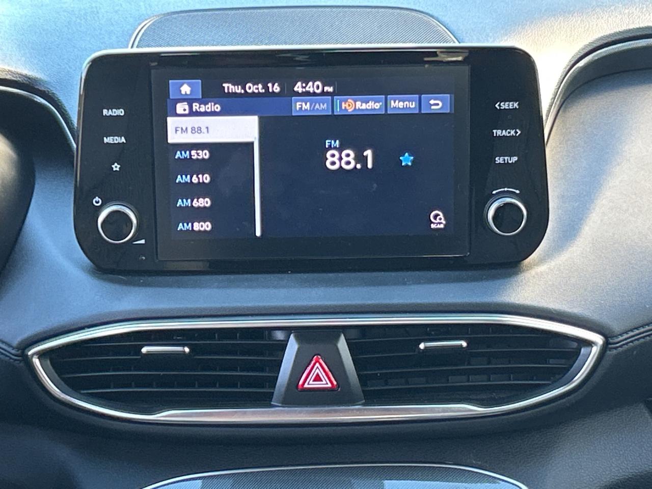 2021 Hyundai Santa Fe ESSENTIAL 2.5L FWD HTD SEATS AND WHEEL LOW KMS Photo