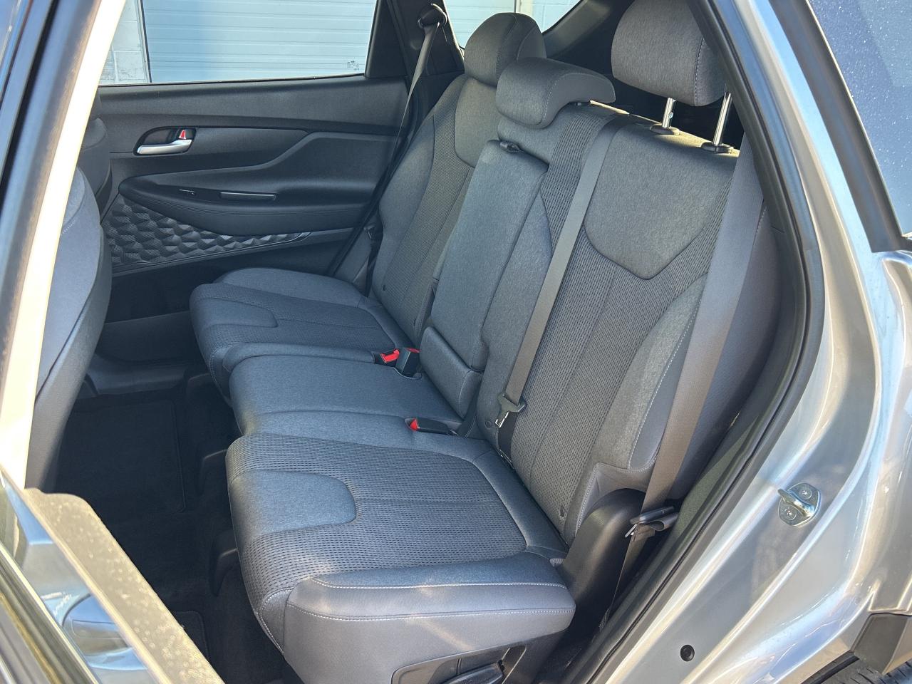 2021 Hyundai Santa Fe ESSENTIAL 2.5L FWD HTD SEATS AND WHEEL LOW KMS Photo