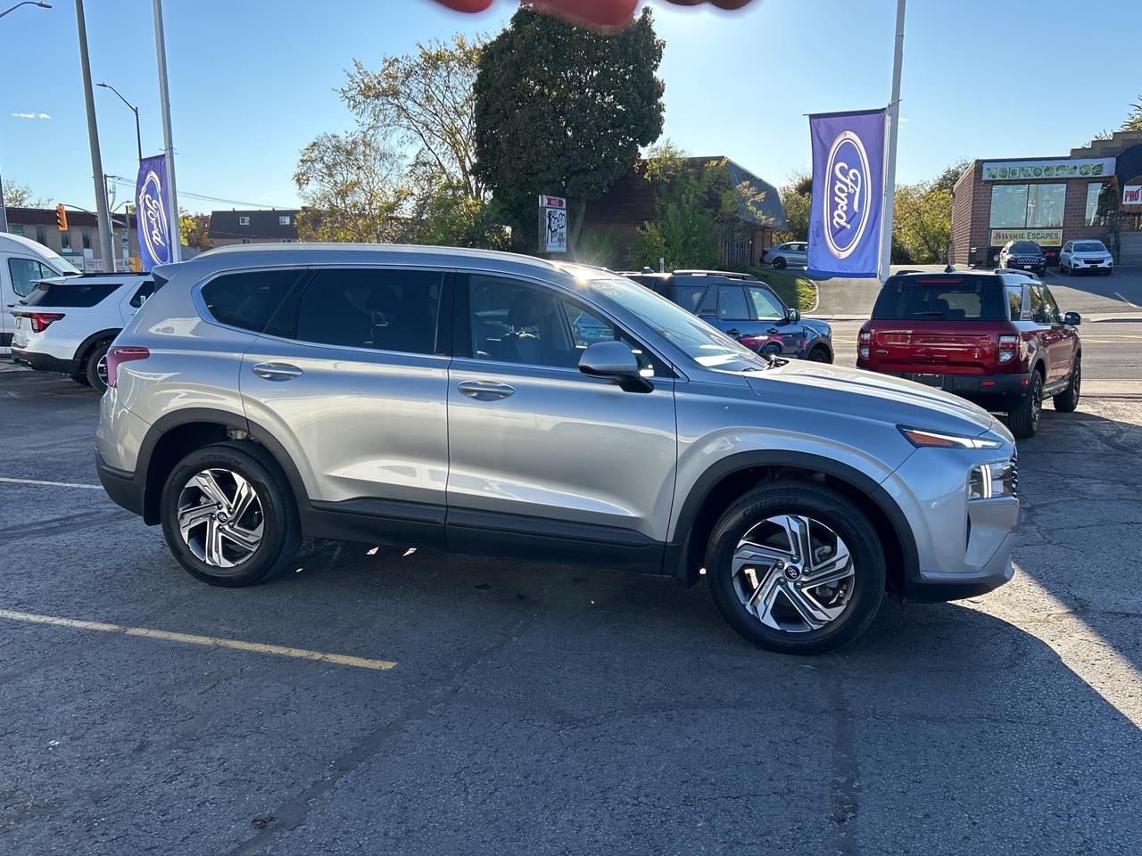 2021 Hyundai Santa Fe ESSENTIAL 2.5L FWD HTD SEATS AND WHEEL LOW KMS Photo