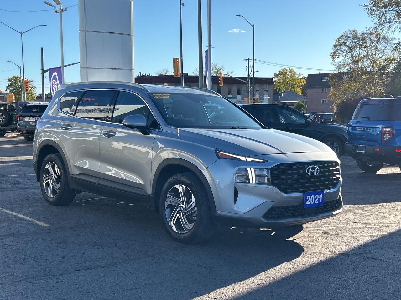 2021 Hyundai Santa Fe ESSENTIAL 2.5L FWD HTD SEATS AND WHEEL LOW KMS Photo