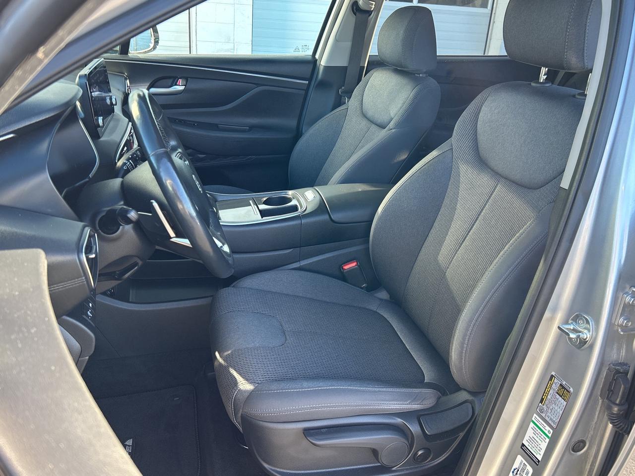 2021 Hyundai Santa Fe ESSENTIAL 2.5L FWD HTD SEATS AND WHEEL LOW KMS Photo