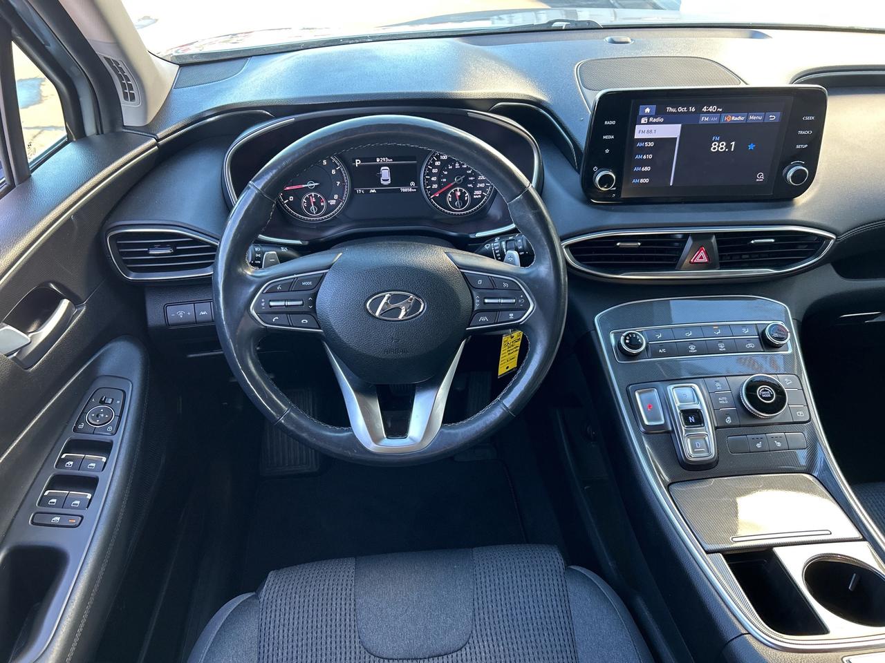 2021 Hyundai Santa Fe ESSENTIAL 2.5L FWD HTD SEATS AND WHEEL LOW KMS Photo