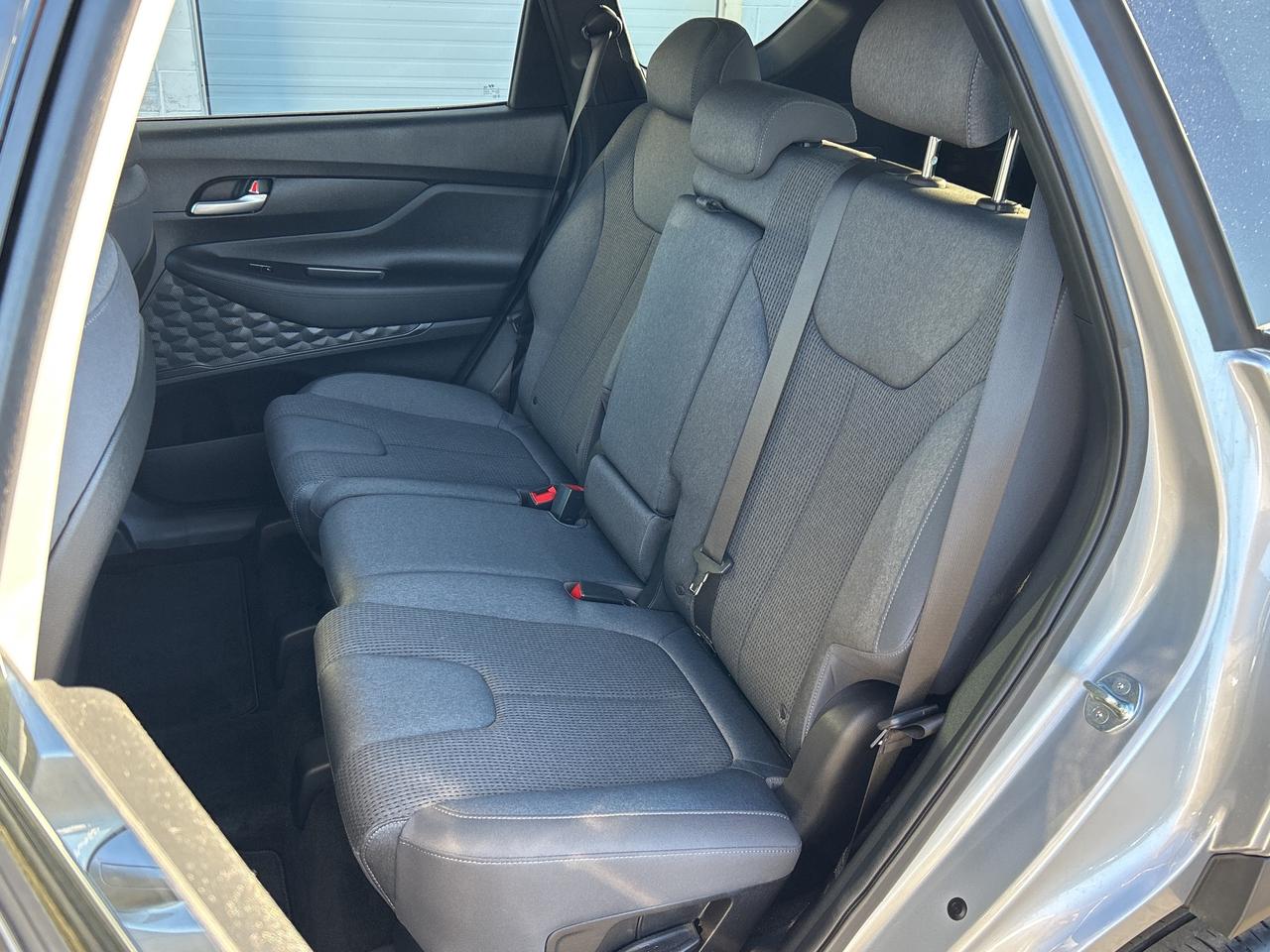 2021 Hyundai Santa Fe ESSENTIAL 2.5L FWD HTD SEATS AND WHEEL LOW KMS Photo