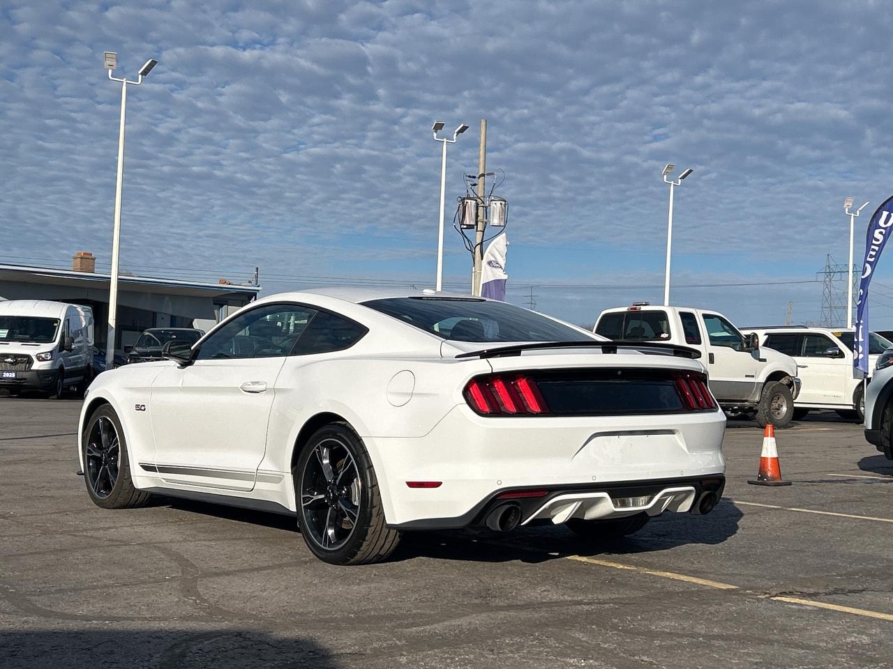 2017 Ford Mustang GT PREMIUM 5.0L MANUAL CALIFORNIA SPECIAL PKG Photo2