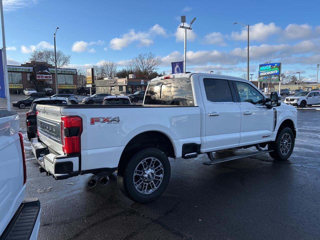 2025 Ford F-250 PLATINUM 6.7L HI-OUTPUT DIESEL FX4 PLAT PLUS PKG Photo4