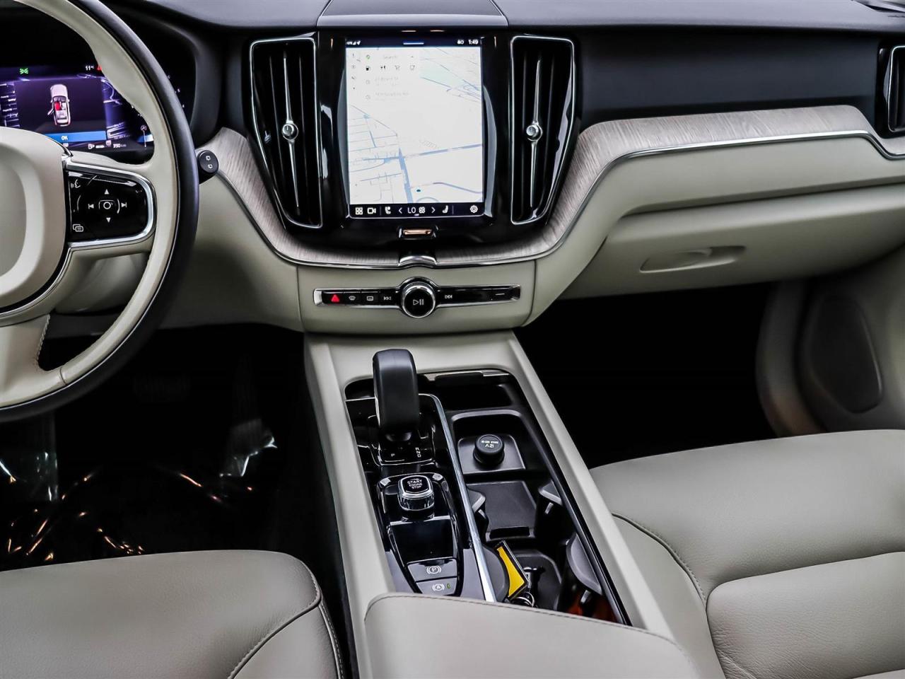 2023 Volvo XC60 Plus Bright Theme Photo