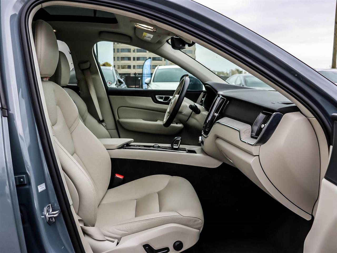 2023 Volvo XC60 Plus Bright Theme Photo