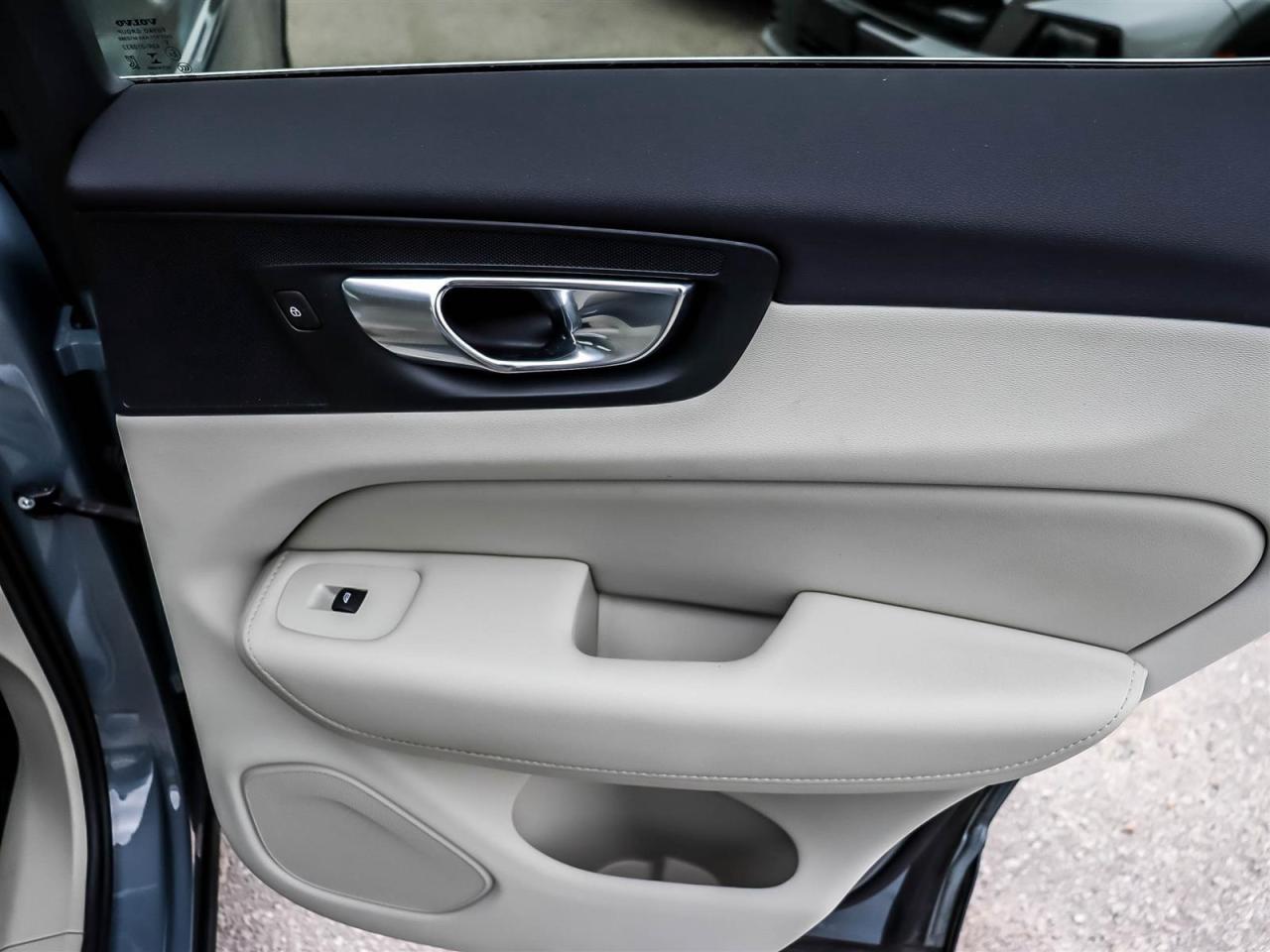 2023 Volvo XC60 Plus Bright Theme Photo