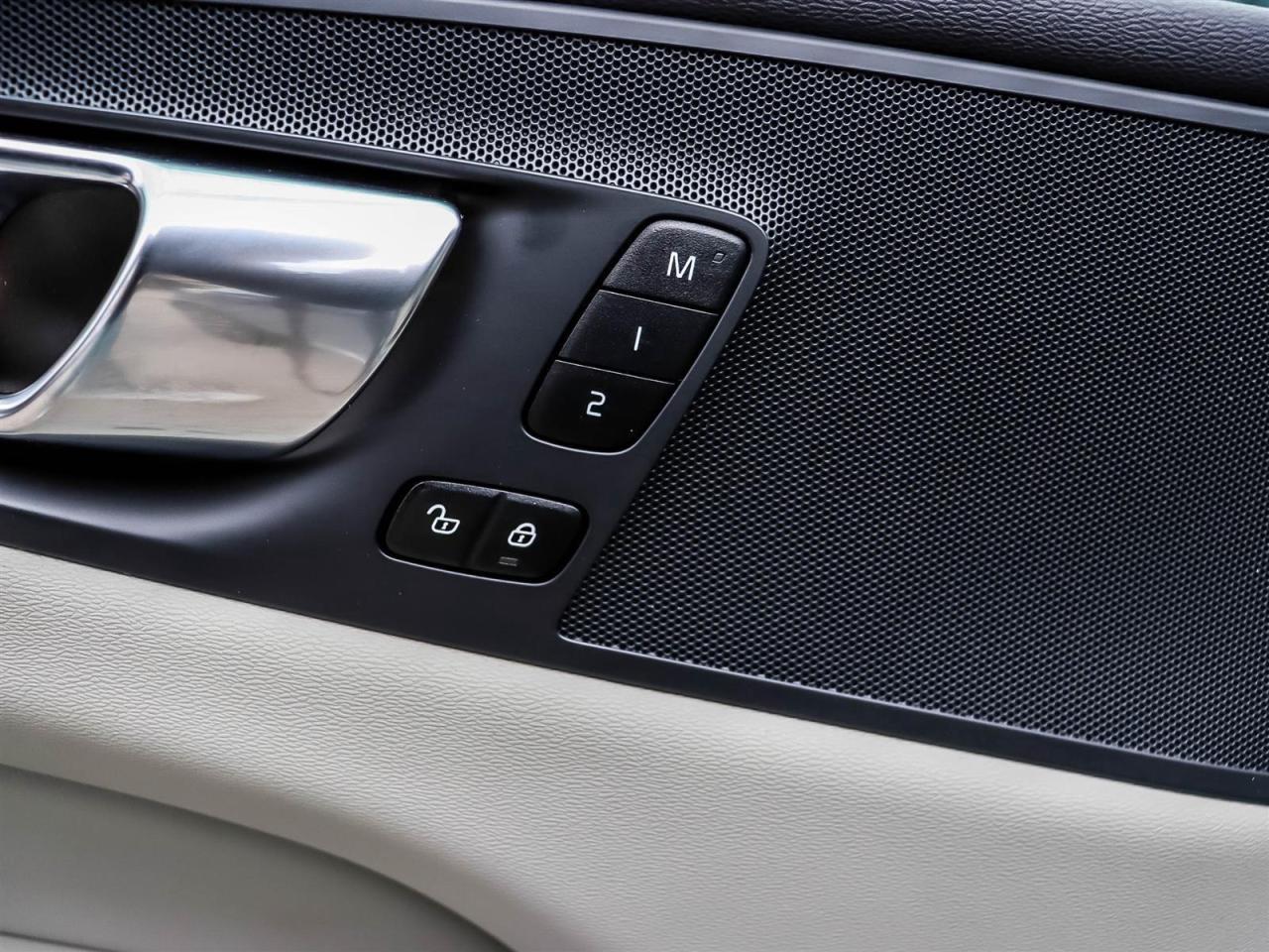 2023 Volvo XC60 Plus Bright Theme Photo