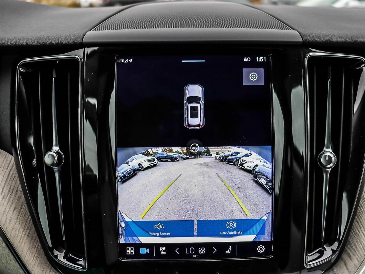 2023 Volvo XC60 Plus Bright Theme Photo