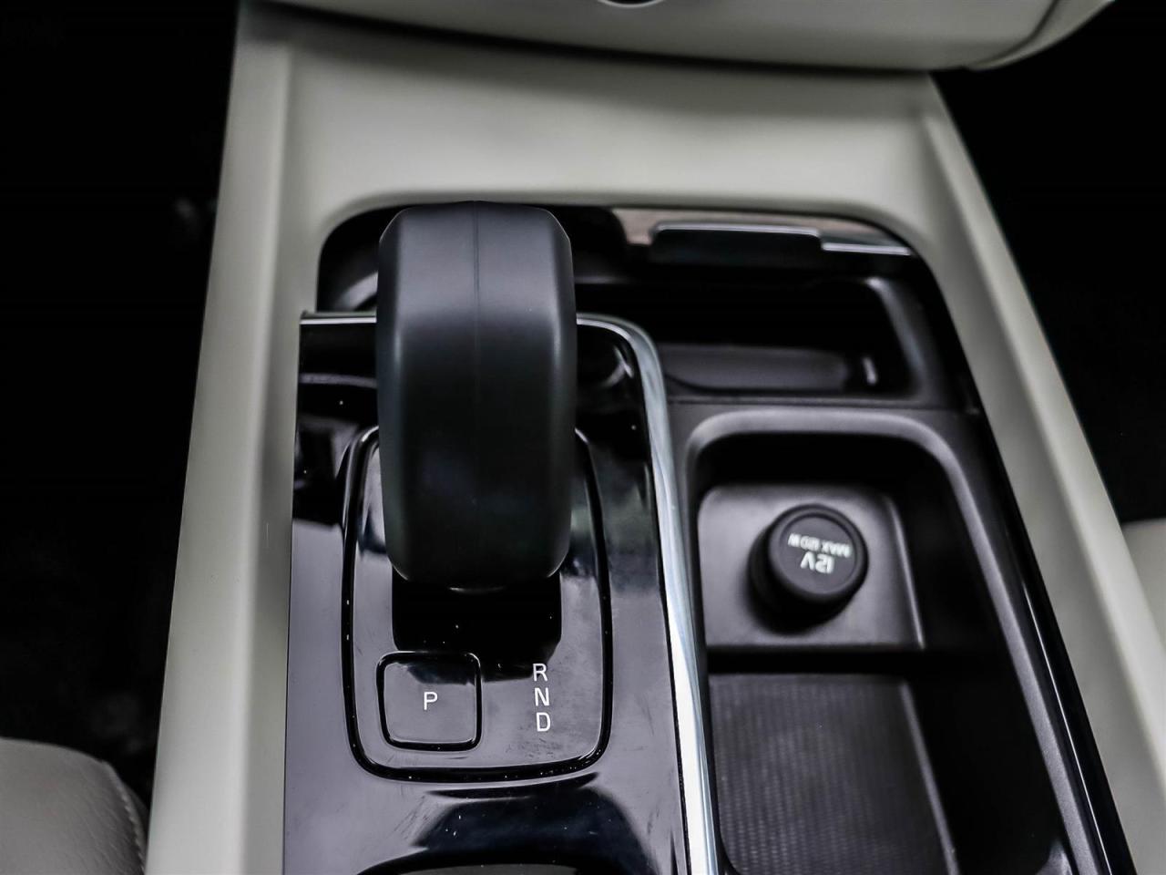 2023 Volvo XC60 Plus Bright Theme Photo