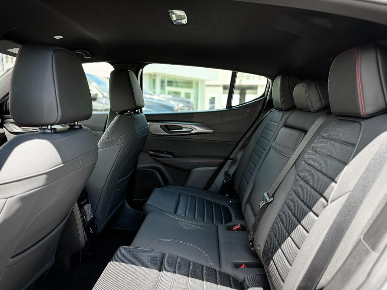2024 Dodge Hornet PHEV R/T   R/T BLACKTOP PKG   HEATED SEATS   CARPLAY Photo