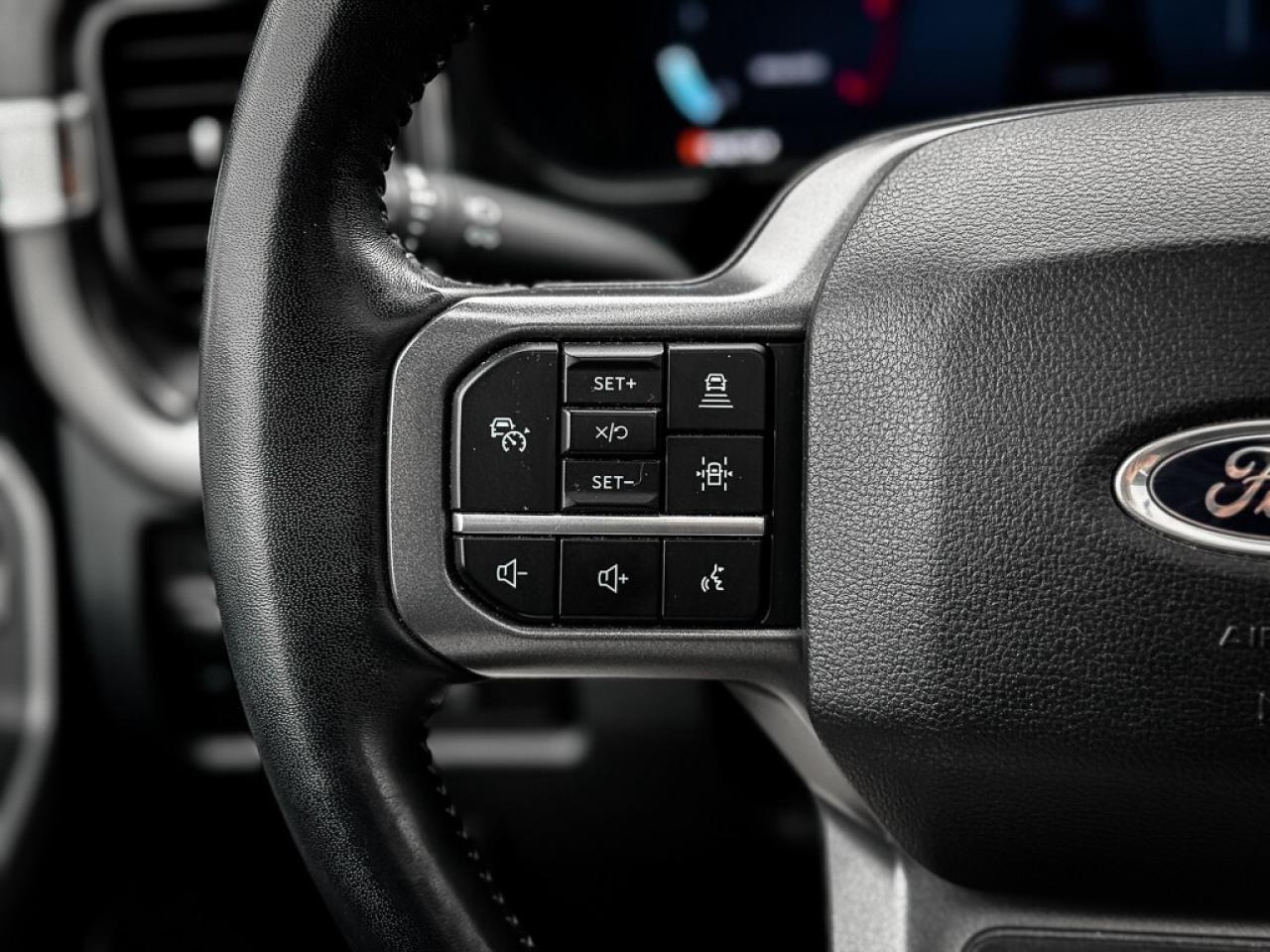 2024 Ford F-250 Lariat   ULTIMATE PKG   BLACK APPEARANCE PKG   PAN Photo