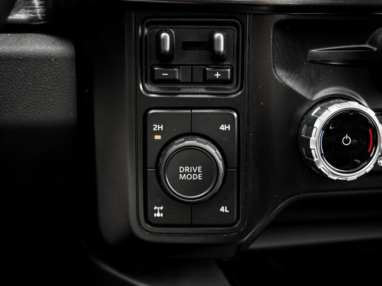 2024 Ford F-250 Lariat   ULTIMATE PKG   BLACK APPEARANCE PKG   PAN Photo